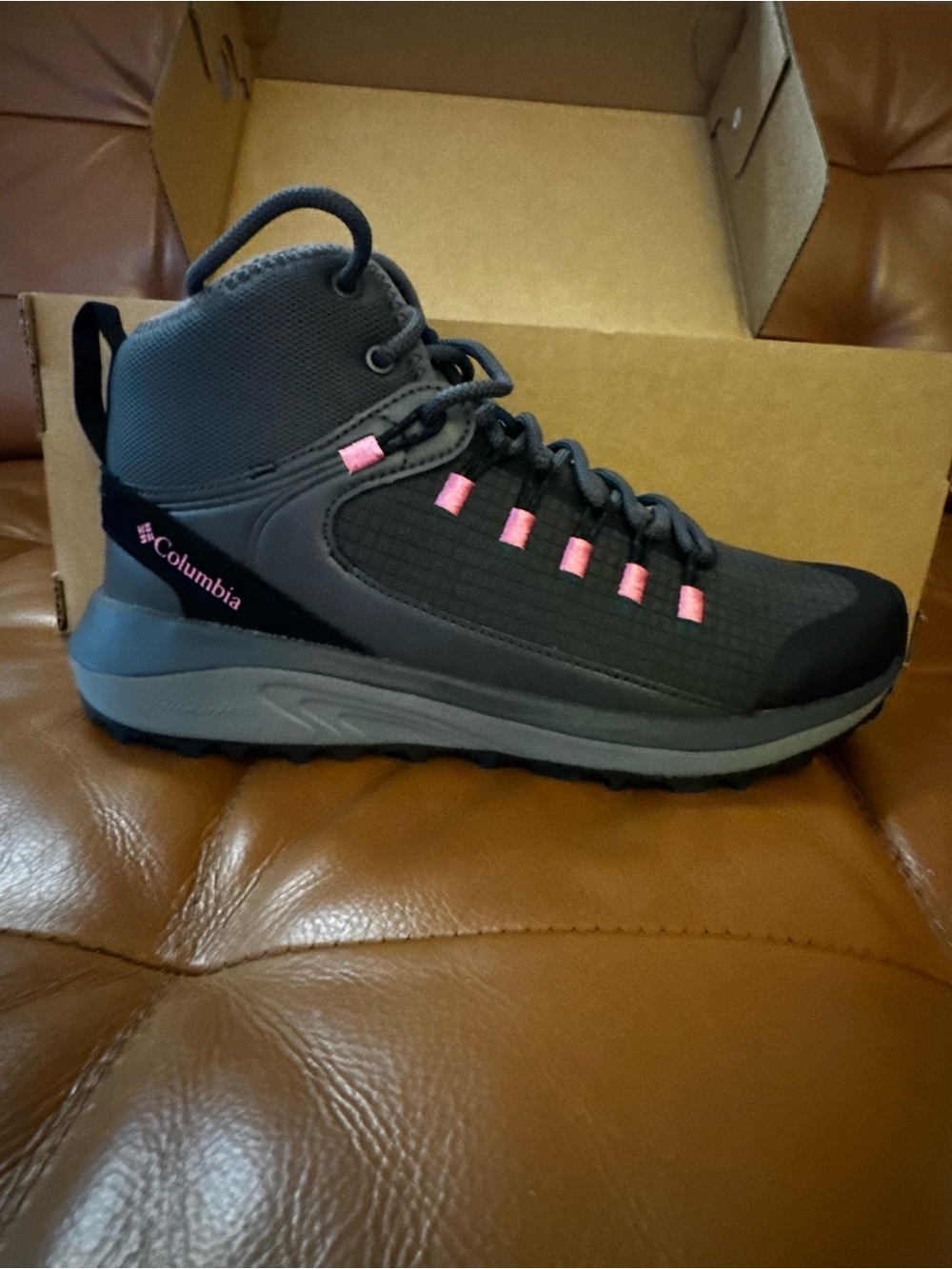 Columbia NWT Gray & Pink Women's Ankle Hiking Boot